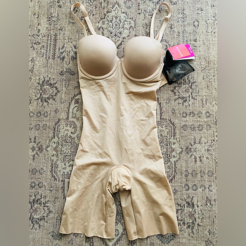 SPANX NWT cupped compression bodysuit champagne beige Size XS